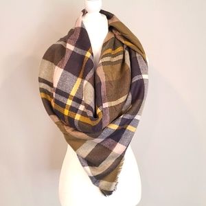 *NWOT Plaid Blanket Scarf*